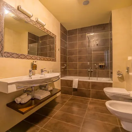 Aplend Wellness Borovica ホテル Štrbské Pleso