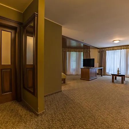 Aplend Wellness Borovica ホテル 4*