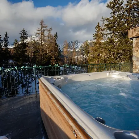 Aplend Wellness Borovica ホテル 4*